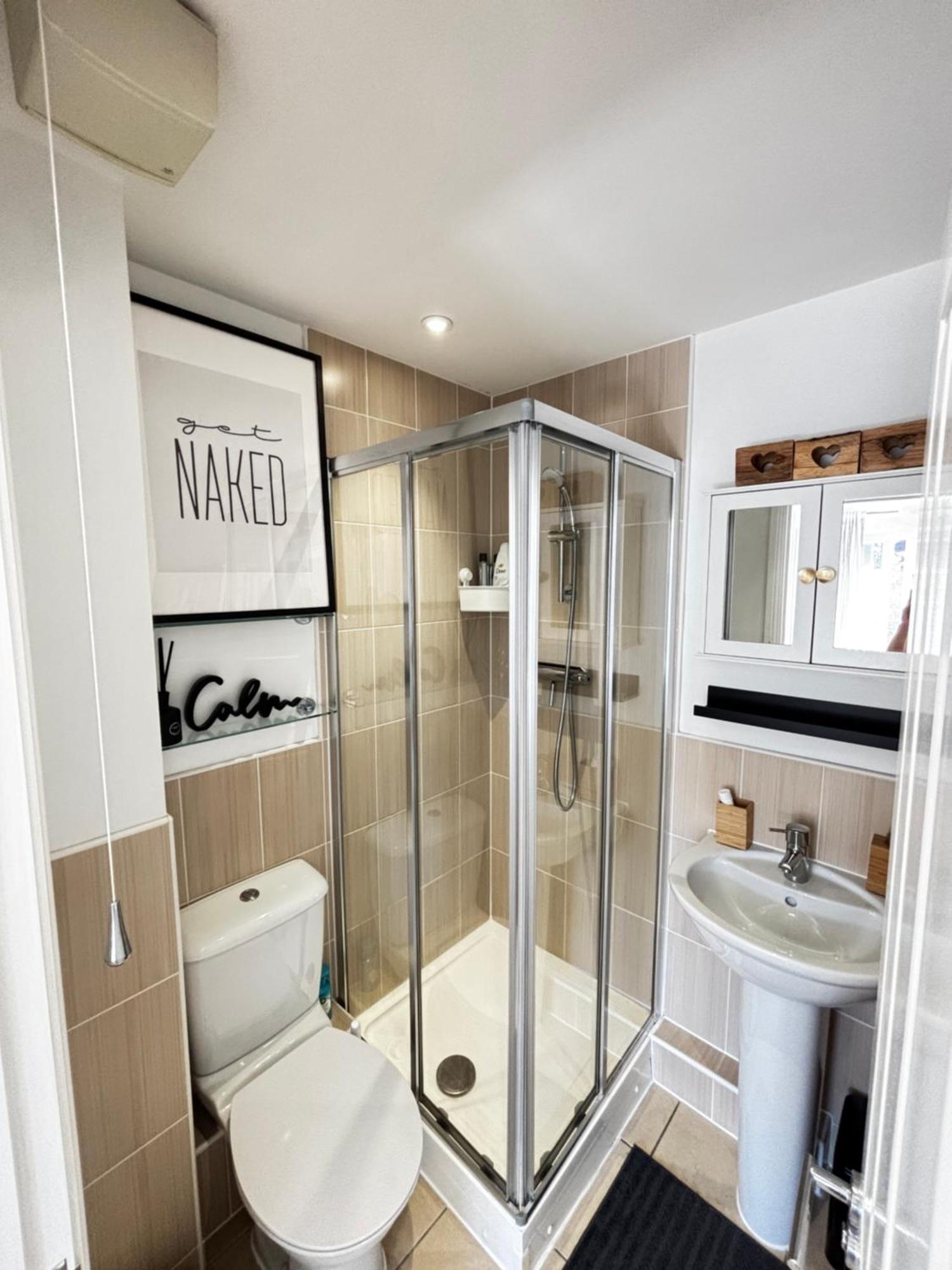 Delux Room With Private Parking, Sleeps 2, Perfect For Cotswold Getaway, Easy A419 Access Blunsdon Exteriör bild