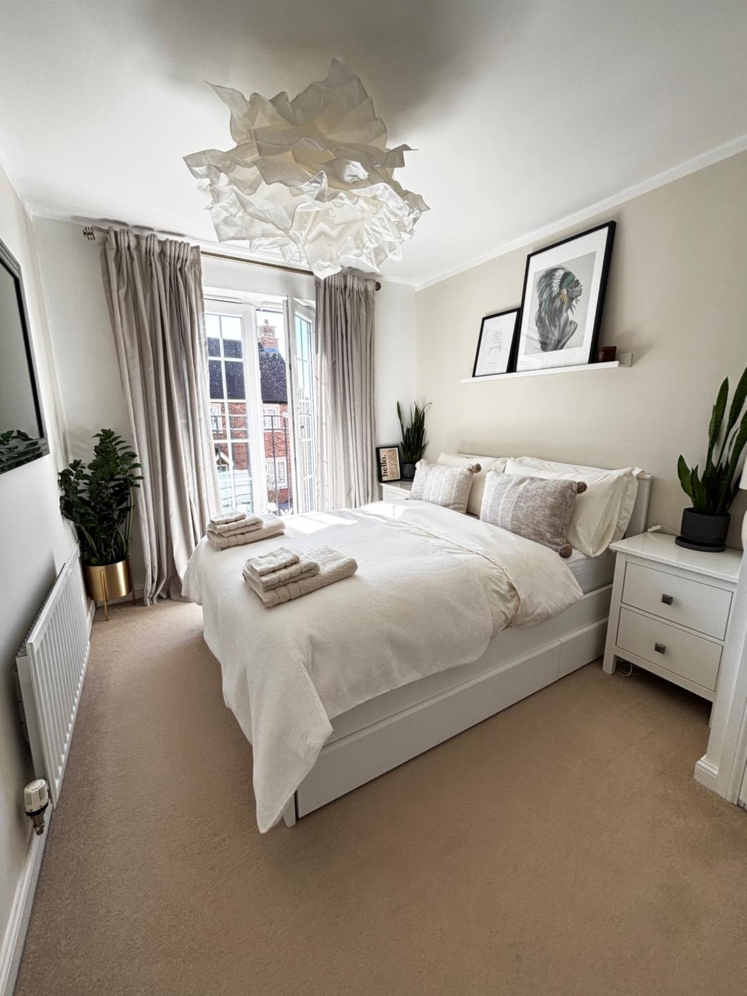 Delux Room With Private Parking, Sleeps 2, Perfect For Cotswold Getaway, Easy A419 Access Blunsdon Exteriör bild